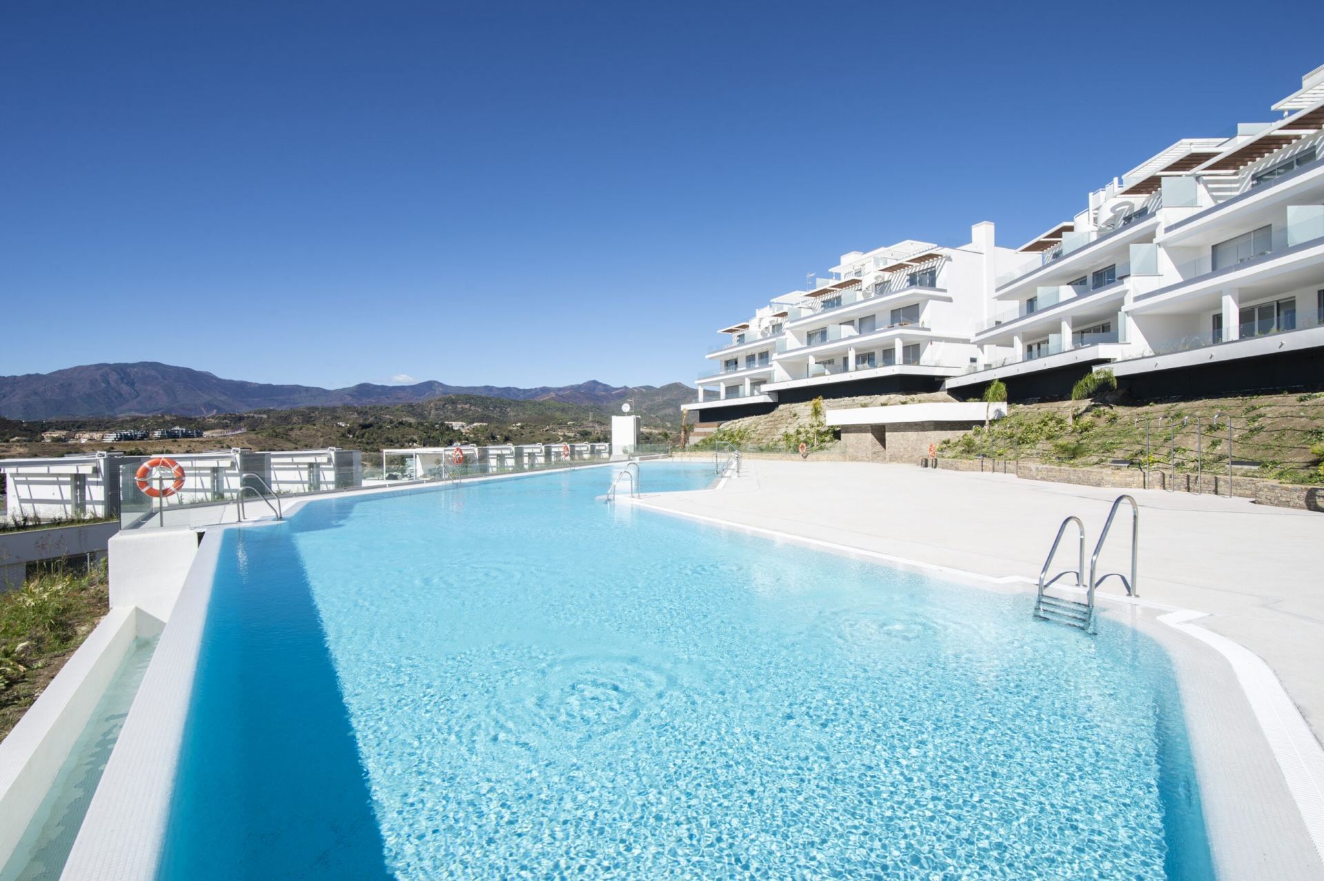 2 Bedroom Penthouse in Oceana Views Estepona
