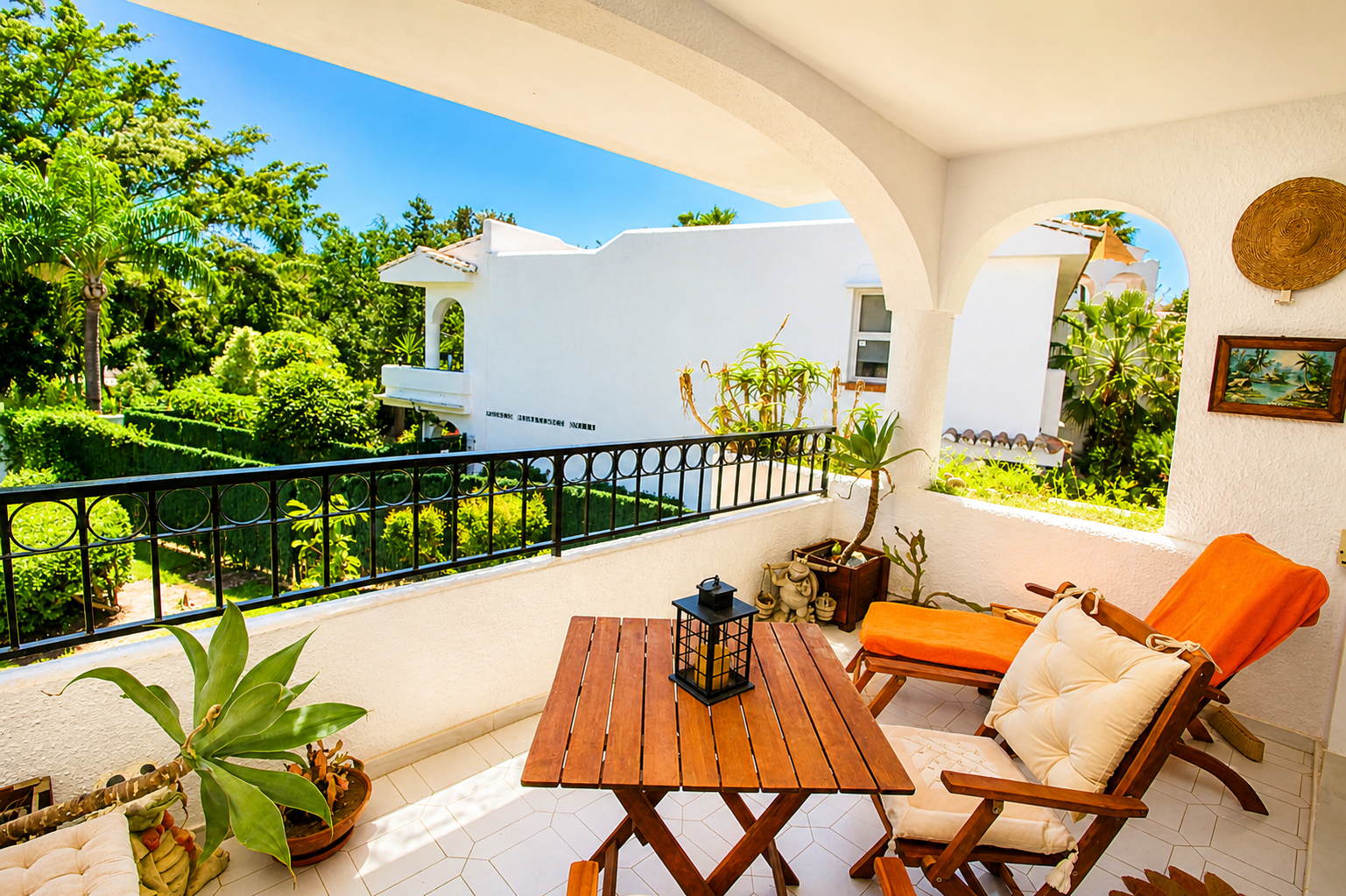 Charming First Floor Corner Studio Apartment in Miraflores