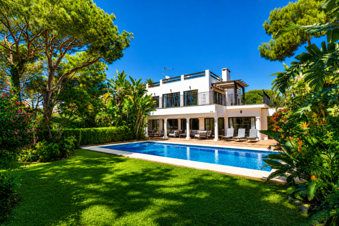 Villa de seis dormitorios en Marbella